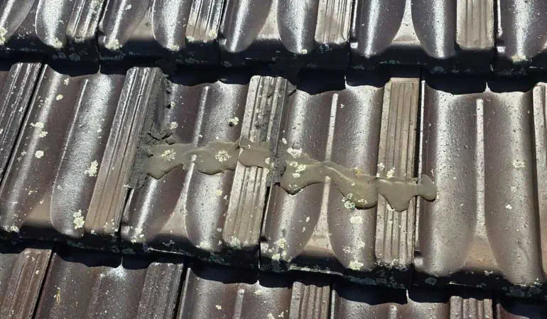 sealing-broken-roof-tiles